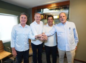 Prefeito de Limoeiro anuncia apoio a Mendonça Filho para o Senado 