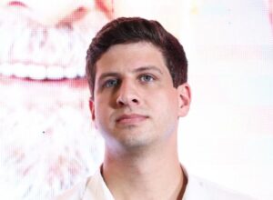 João Campos critica cenário econômico e promete novo ciclo de desenvolvimento 