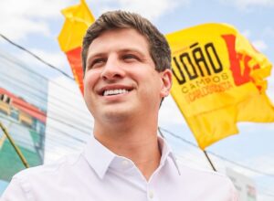 João Campos promete retomar o programa Todos com a Nota 