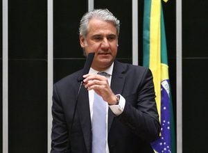 No guia eleitoral, Fernando Monteiro destaca recursos e atuação em Pernambuco 