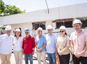Eduardo da Fonte e Humberto Costa visitam obras de hospital em Ipojuca