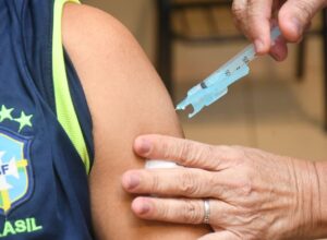 Camaragibe fica em 3º lugar em avanço da vacinação contra meningite em PE 
