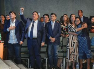 Eduardo da Fonte reforça compromissos com comunidades cristãs ao lado de Raquel