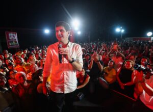 João Campos participa de ato de apoio liderado por Evilásio em Araripina