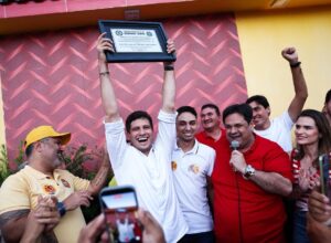 João Campos recebe título de cidadão em Buenos Aires e promete investimentos na Mata Norte