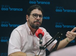Ivan Moraes critica Raquel Lyra por demora na compra de câmeras corporais para a PM