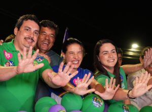 Mendonça participa de caminhada ao lado de Raquel e lideranças em Surubim