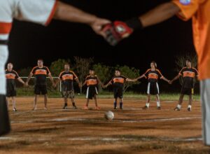 Prefeitura de Caruaru entrega iluminação no campo do Japecanga