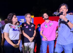 Em ato prestigiado, Antônio Moraes inaugura comitê no Recife