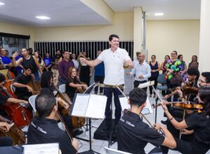 Simão entrega novos instrumentos para Philarmonica e bandas de Petrolina