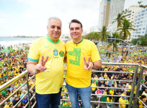 Vice de Flávio Bolsonaro participa de carreata no Agreste neste domingo (20)