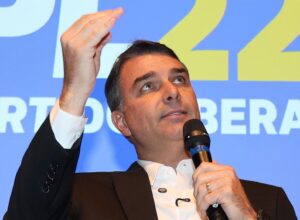 Coluna da terça: currículo da discórdia