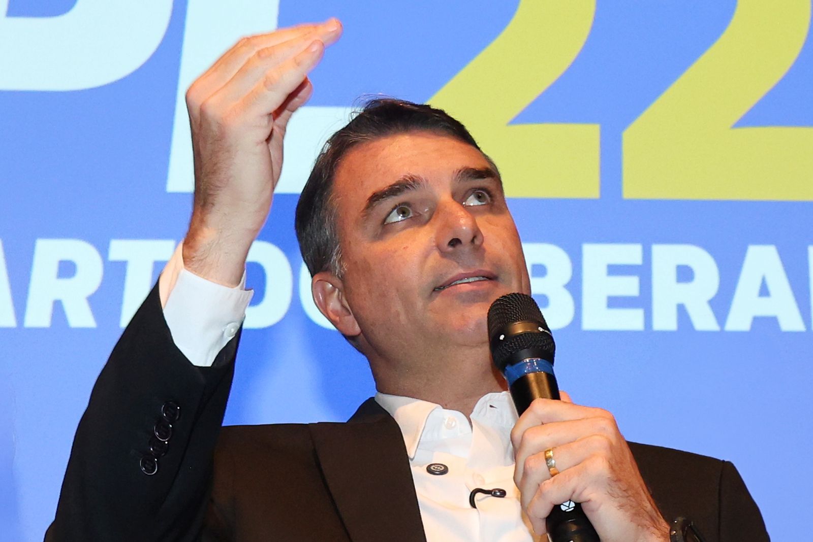 Coluna da terça: currículo da discórdia