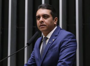 Coluna da segunda: Fernando Rodolfo aposta em lideranças evangélicas