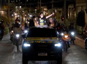 Raffiê Dellon lidera carreata em apoio a Flávio Bolsonaro em Caruaru