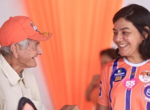 Viviane Facundes fortalece diálogo com a população idosa em Gravatá