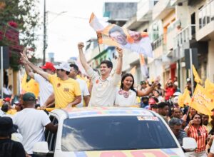 João Campos percorre quatro cidades e fecha dia com carreata em Surubim