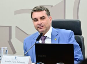 Pesquisa Quaest traz Flávio Bolsonaro numericamente à frente de Lula