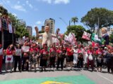 Mulheres dão as mãos contra o feminicídio durante Grito dos Excluídos no Recife