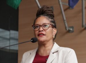 Jô Cavalcanti aciona PF após comentários racistas e transfóbicos nas redes sociais