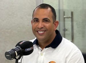 Carlinhos da Cohab participa de sabatina e reúne apoiadores em Santa Cruz do Capibaribe