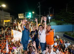 Eduardo da Fonte participa de caminhada com Raquel Lyra e Edmilson Cupertino