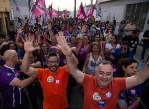 Em Arcoverde, Zeca Cavalcanti destaca investimentos e alianças durante caminhada