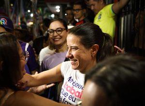 Raquel percorre comunidade Entra Apulso e destaca ações do governo