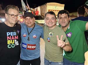 Antônio Moraes participa de ato político em apoio à sua reeleição