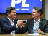 Flávio Bolsonaro participa de ato no Recife em apoio à candidatura de Mendonça 