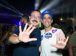 Em Paranatama, Jarbas Filho participa de caminhada ao lado de prefeito e apoiadores