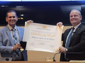 Deputado Fabrizio Ferraz recebe título de Cidadão do Recife
