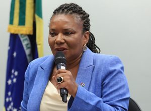 Ministra de Lula participa de evento de campanha no Recife
