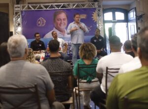 Anderson Luiz debate propostas para a cultura em encontro com artistas do Recife