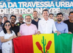 Simão entrega duplicação da Honorato Viana ao lado do ministro dos Transportes