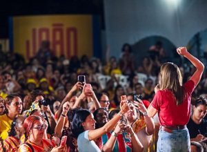 Marília defende maior participação feminina na política em ato com mulheres no Recife