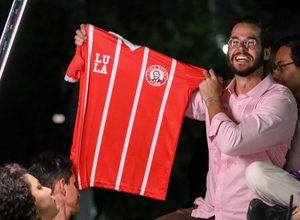 Túlio Gadêlha participa de caminhada com Lula nesta sexta (25)