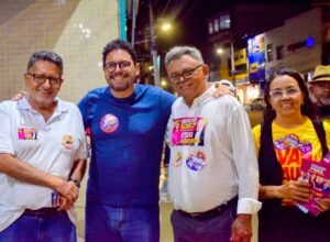 Ivan Moraes apresenta propostas durante caminhada em Petrolina