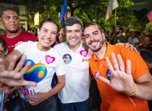 Ao lado de Raquel Lyra, Eduardo da Fonte reforça campanha nas ruas do Recife