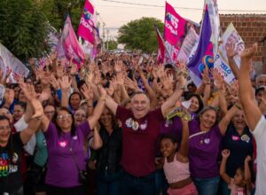 Em Arcoverde, caminhada de Zeca reforça apoio a Raquel, Lula e aliados