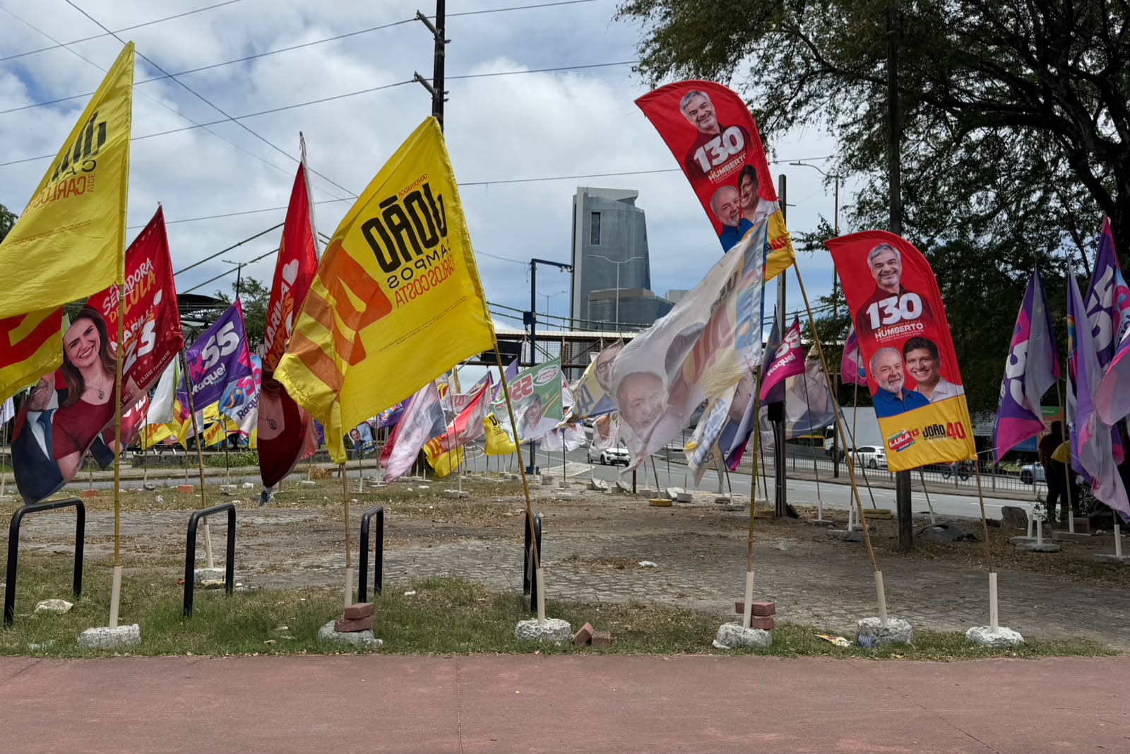 TRE-PE e partidos fazem acordo para retirar bandeiras antes do dia da eleição