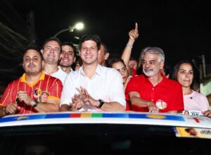 João Campos percorre Paulista e promete ampliar  obras na região 