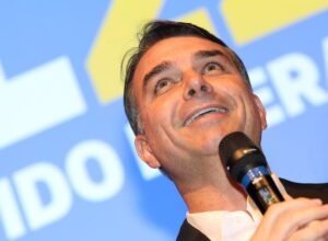 Flávio Bolsonaro é rejeitado por 55% dos eleitores, aponta Quaest