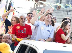 Em carreata, João Campos propõe política estadual de parques, praças e áreas verdes