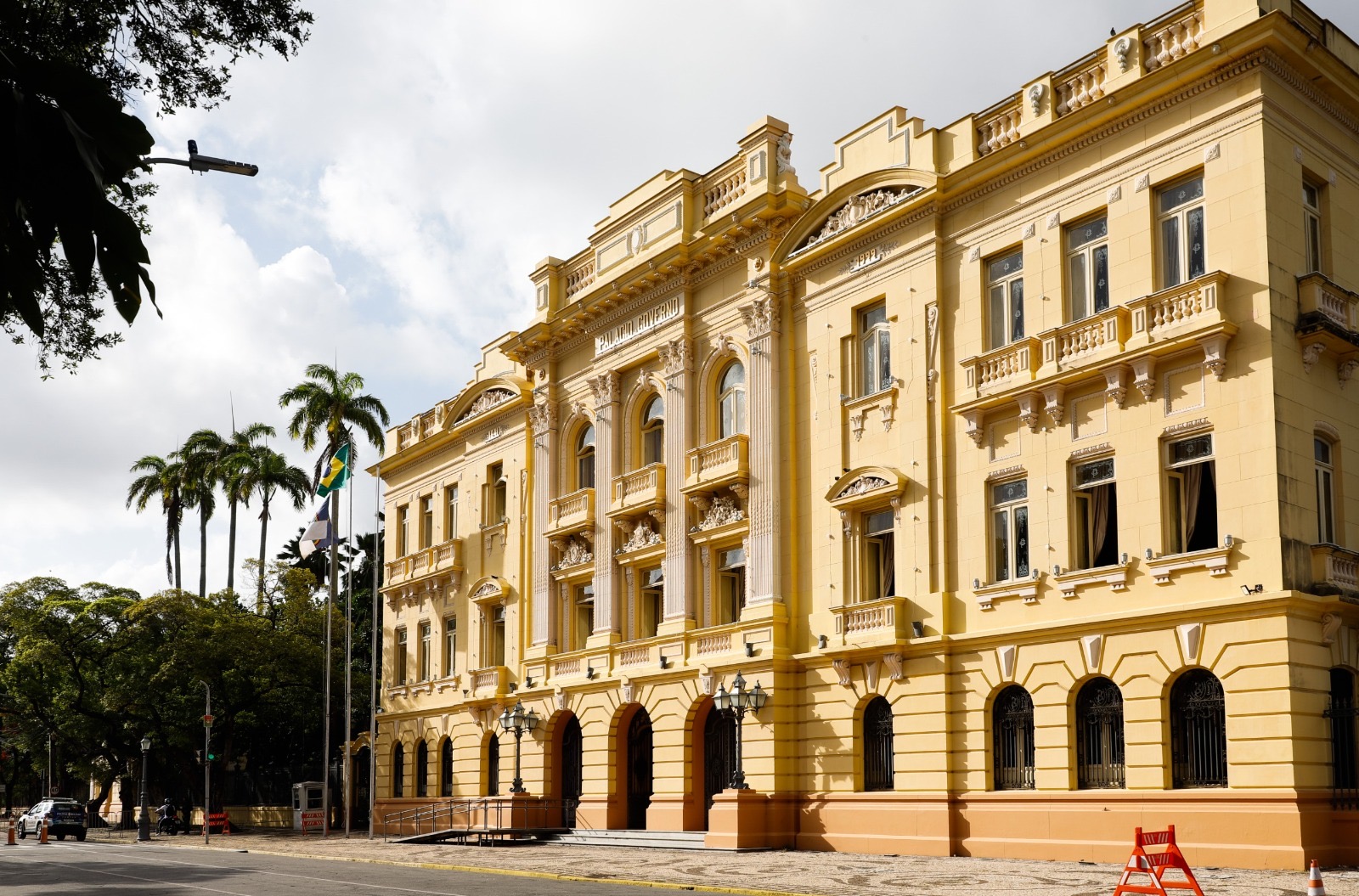 Coluna da sexta: pesquisas nacionais aquecem campanhas em PE