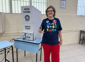 Teresa Leitão vota em Olinda e reforça importância das políticas públicas