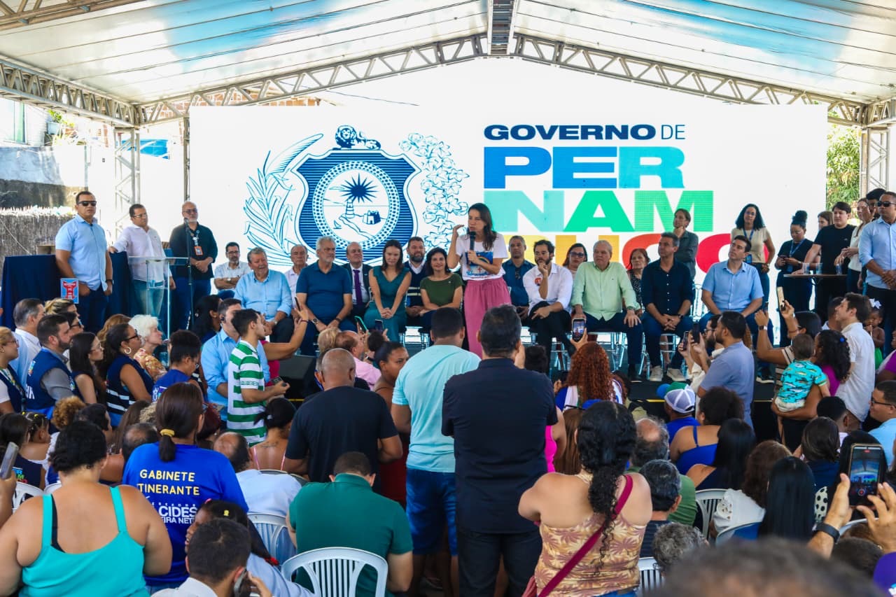 No Recife, Raquel Lyra entrega 49 casas reformadas pelo Morar Bem