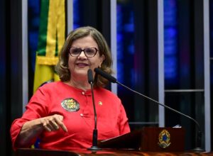 Teresa comemora aprovação do fim da escala 6×1 e avanço da pauta da segurança pública