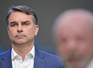 Quaest indica vitória de Flávio Bolsonaro com 51% dos votos válidos 