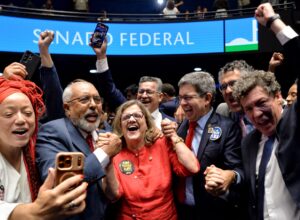 Com apenas um voto contrário, Senado aprova fim da escala 6×1